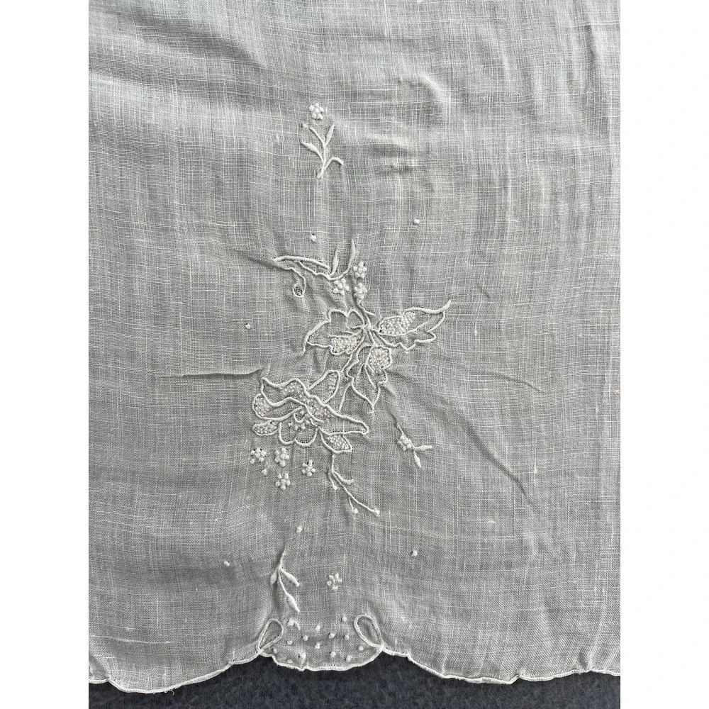 Vintage White Linen Guest Towels Set of 3 Hand Embroidered Floral Scalloped Edge